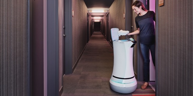 SaviOne – The First Delivery Robot for Hotels